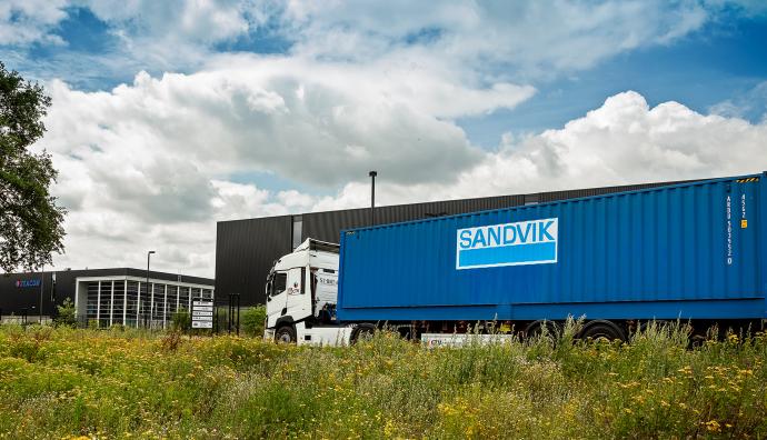 Wegrijdende Sandvik vrachtwagen | Seacon Logistics