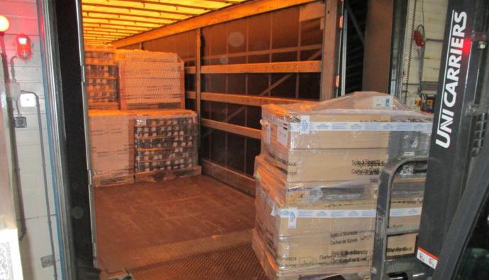 Cargo loading Saint Gobain | Seacon Logistics