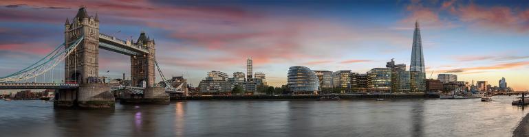 Skyline von London (England) bei Sonnenuntergang mit Tower Bridge und The Shard | Seacon Logistics