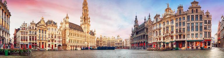 Een overview van het monumentaal plein op de Grote Markt in Brussel, België. | Seacon Logistics  