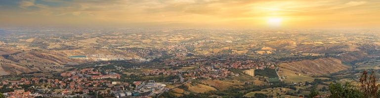 Luftaufnahme von San Marino im Sommer | Transport San Marino | Seacon Logistics