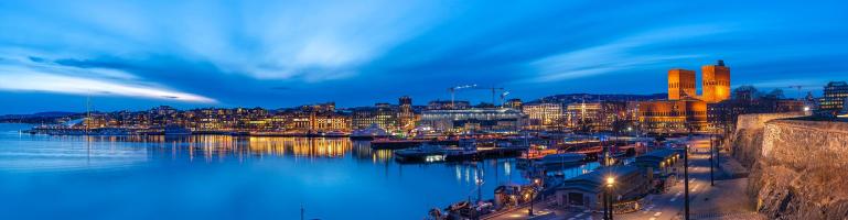 Panorama van de haven van Noorse stad Oslo in de avond | Transport Noorwegen | Seacon Logistics 