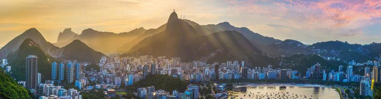 Panoramafoto der brasilianischen Stadt Rio de Janeiro bei Sonnenuntergang | Transport Brasilien | Seacon Logistics