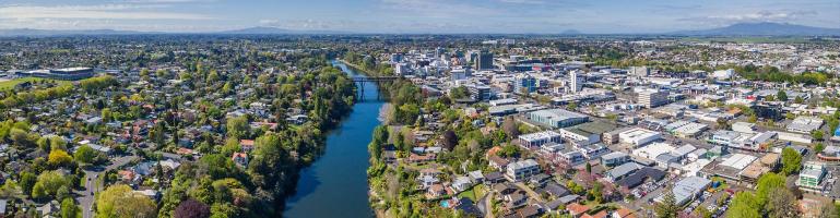 Panoramic photo across the Waikato River cutting the city of Hamilton in half | Transport New Zealand | Seacon Logistics