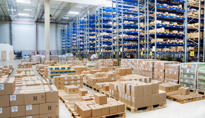 Magazijn van Oriflame | Dozen op pallets in een warehouse | Seacon Logistics  