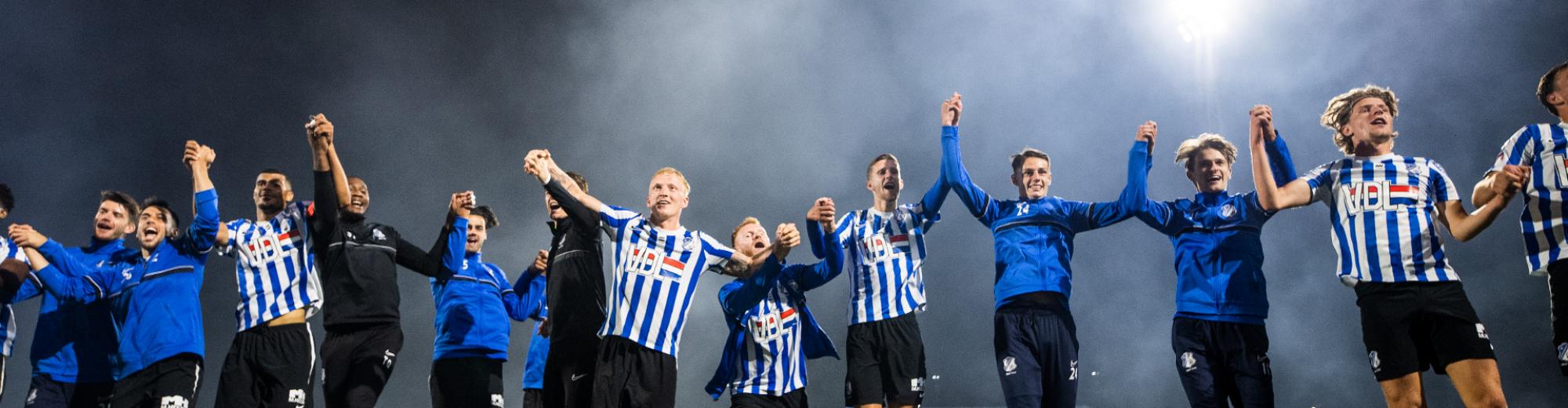 Juichende FC Eindhoven voetballers | Seacon Blue | Seacon Logistics